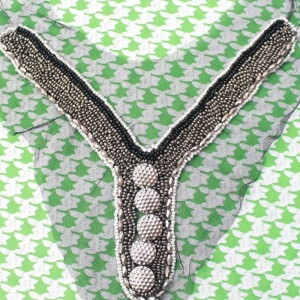 수제 유행 디자인 결정은 구슬로 장식 한 신부 레이스, 옷 복장을위한 고리 neckline V 모양 구슬로 장식 된 목걸이